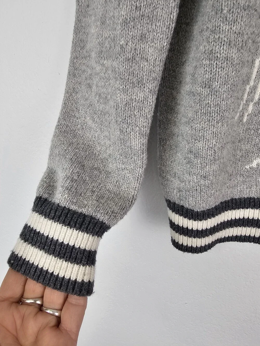 Gap Star Wars Chewbacca Gray Crewneck Sweater Cream Graphic Front Boys Sz M 8